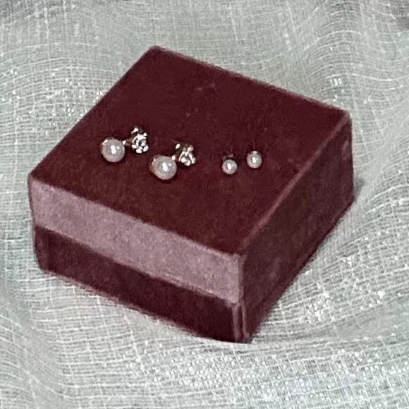 BRAND NEW 2 Pairs of Stunning Matching Earrings - Picture 2 of 9